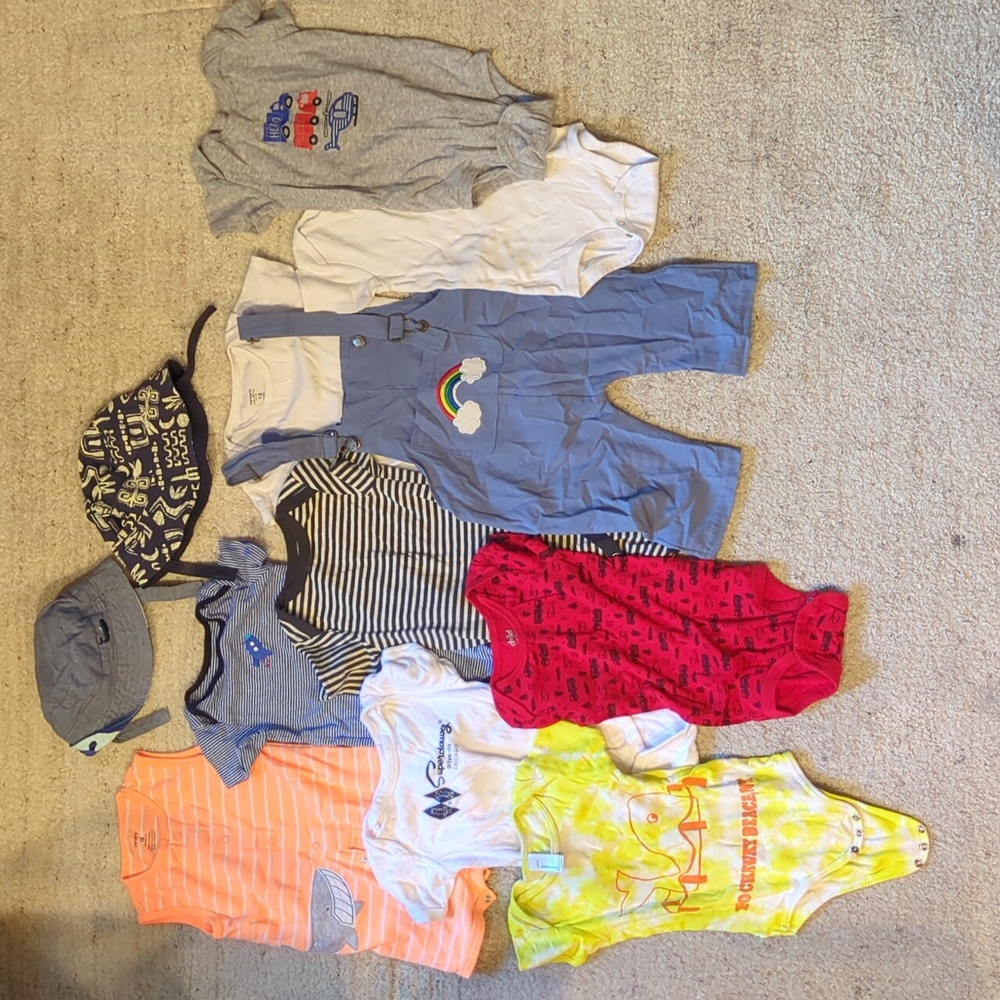 Bundle of 10 short sleeve one piece bodysuits for 18 month boy plus 2 sun hats